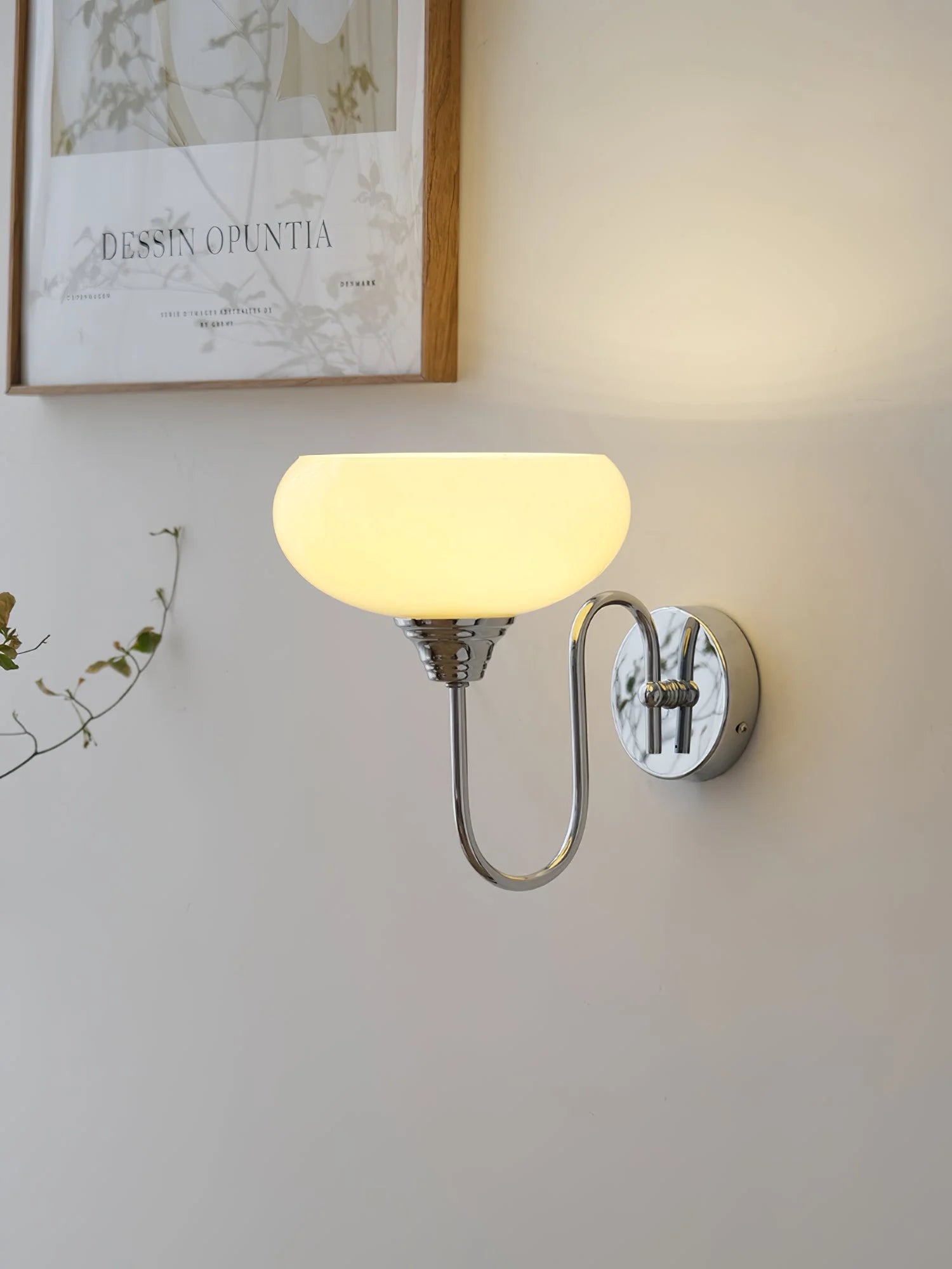 Calypso Bauhaus Curved Glass Wall Lamp (32).webp__PID:5b4fc0fb-2594-4c7d-ab89-78271f1d79bf