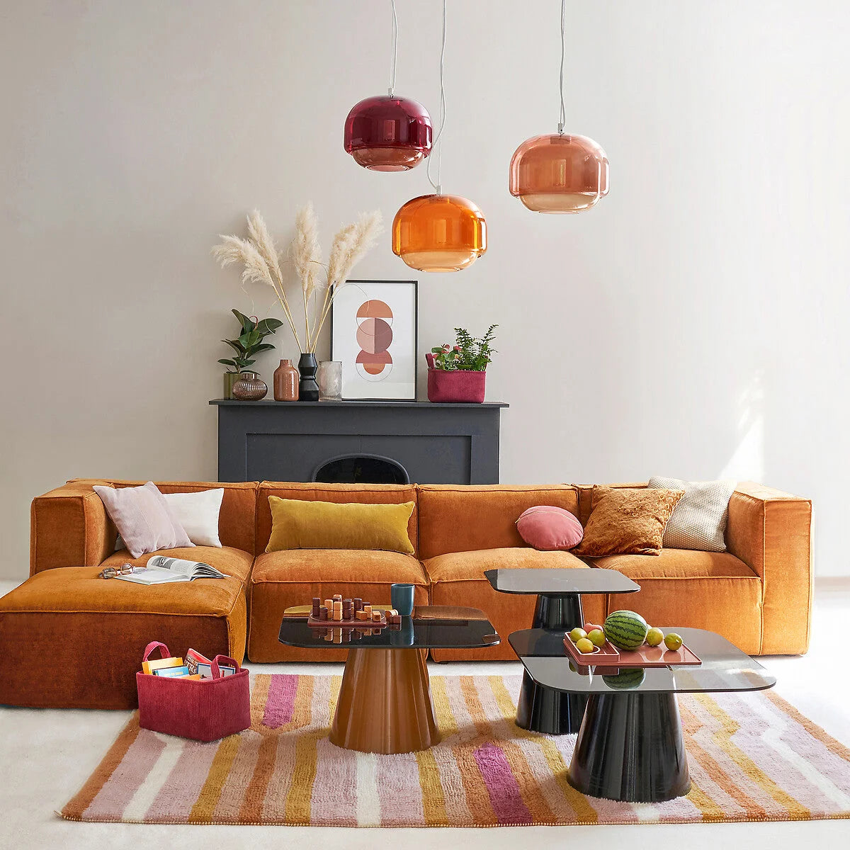 Suspension ronde en verre coloré Sanae Nordic (8).webp__PID:c40aad81-2e4d-4398-b219-839381e432b8