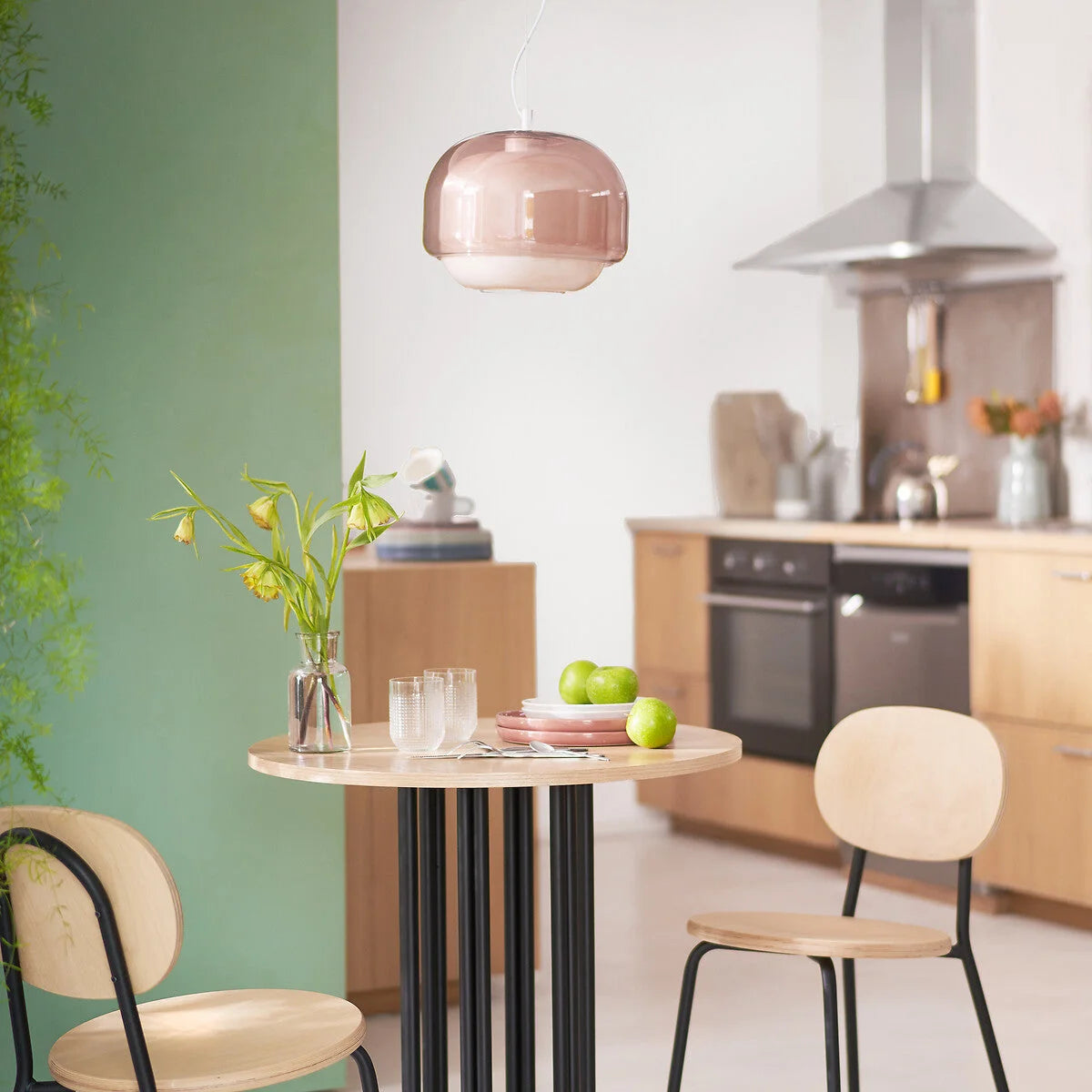 Suspension ronde en verre coloré Sanae Nordic (3).webp__PID:d7aec246-22f6-4070-90b3-ec1f877d43bb