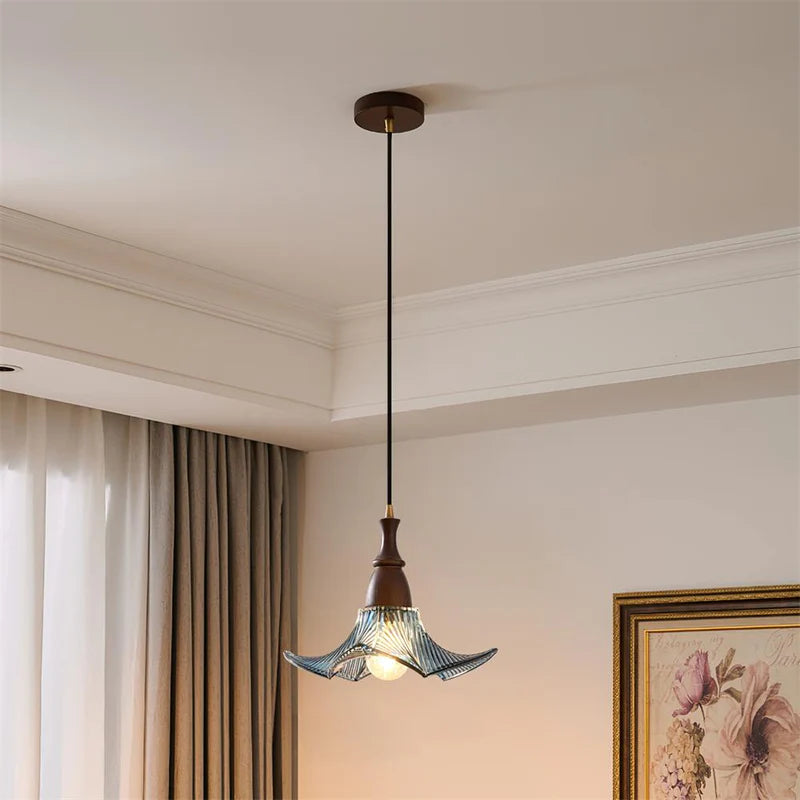 Adikia Moderne Houten Artistieke Glazen Bloemen Hanglamp (2).webp__PID:f17672c0-3541-4e27-8f34-71386cbe7cca