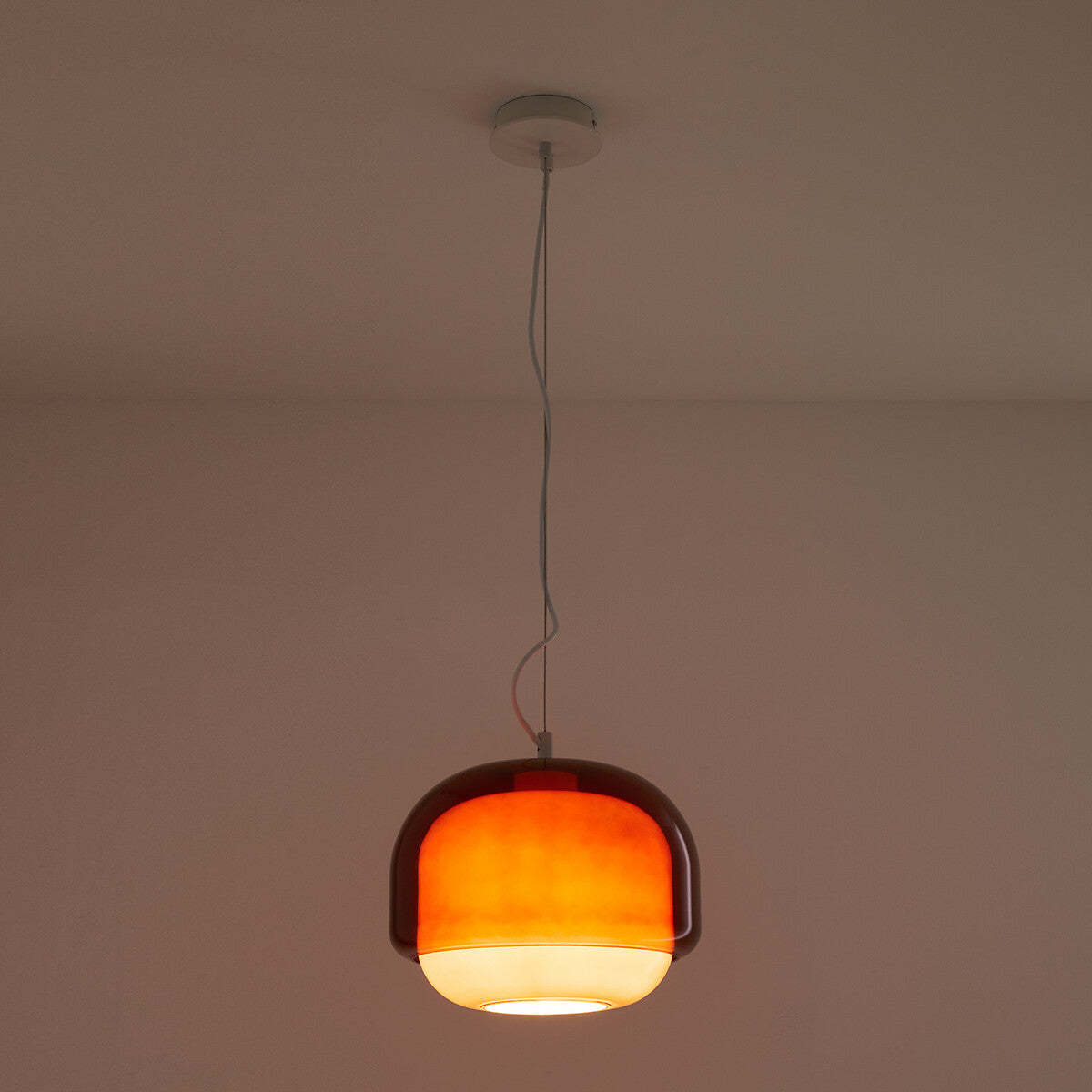 Suspension ronde en verre coloré Sanae Nordic (8).jpg__PID:2118d9e5-7e0b-4835-8be5-ae25482655e7