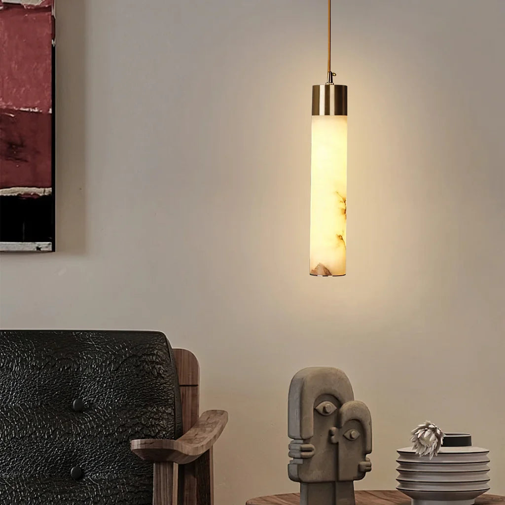 Ismara Alabaster Messing Vertikale Weiße Pendelleuchte1.webp__PID:4abb71c3-4790-46f3-82c2-06edb02d771f