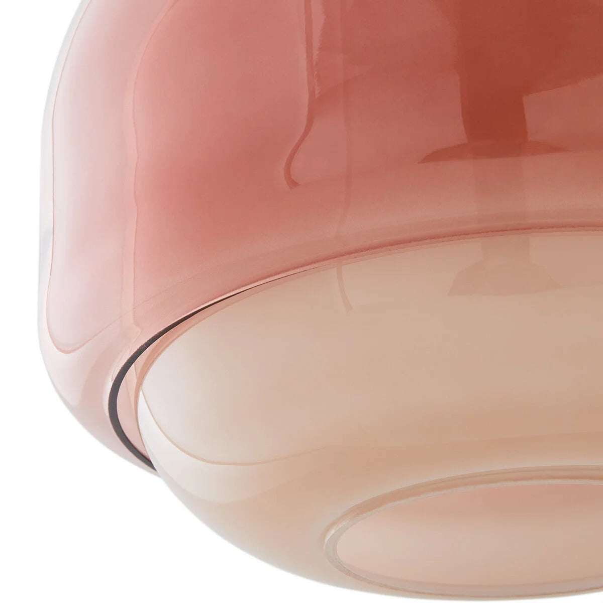 Suspension ronde en verre coloré Sanae Nordic (2).webp__PID:9a81712e-ede2-441f-a3ce-7bbd3bd0dada