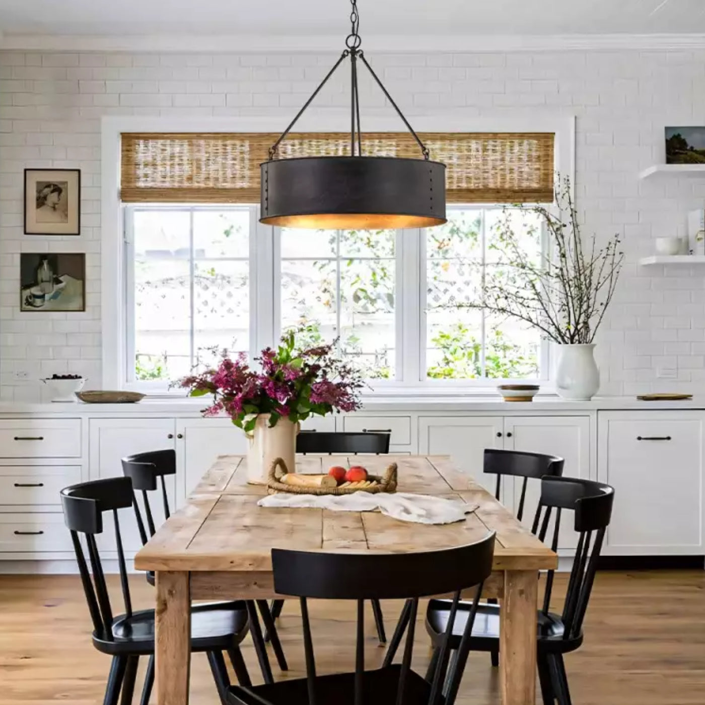 Suspension lumineuse Grayson Industrial Metal Black Drum Scene1.webp__PID:c1ba166c-7abe-4c98-8dc1-b0964b79e53b