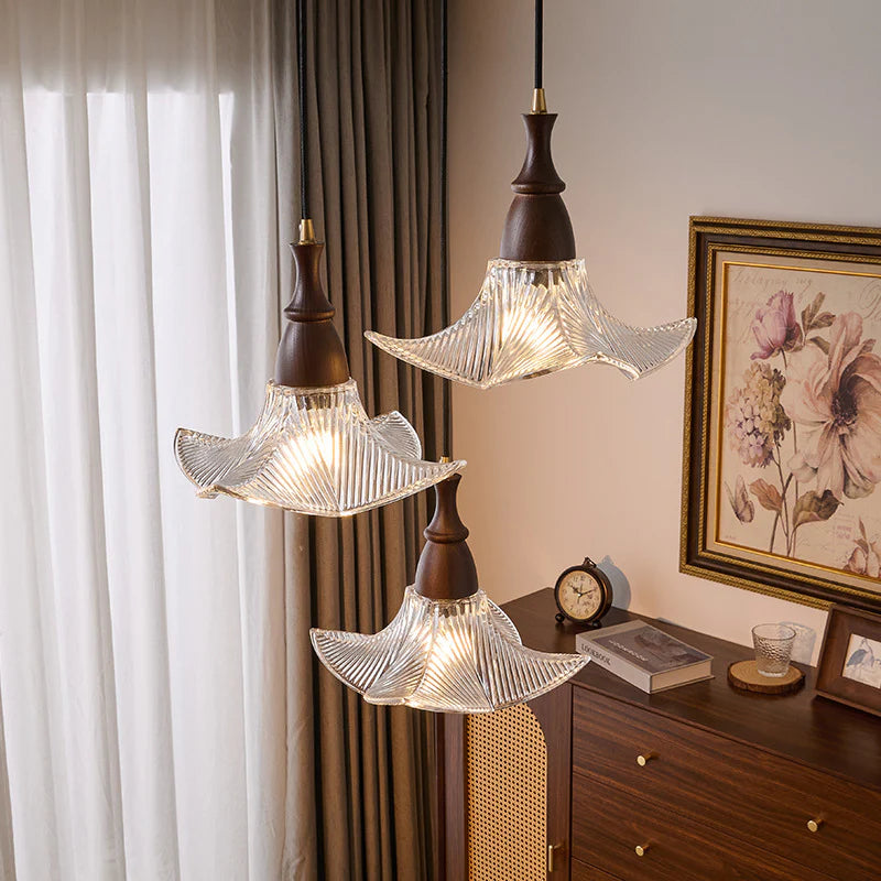Adikia Moderne Houten Hanglamp met Artistiek Glazen Bloemenmotief 1.webp__PID:4c3763a2-41ce-4887-bf18-5b5c6dc93a4d