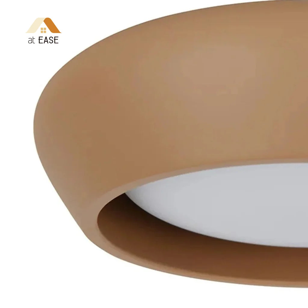 Detail der minimalistischen Gips-Deckenleuchte Astoria.webp__PID:57ec6ee6-2c17-4eef-8ef7-c8a4d7a67e35