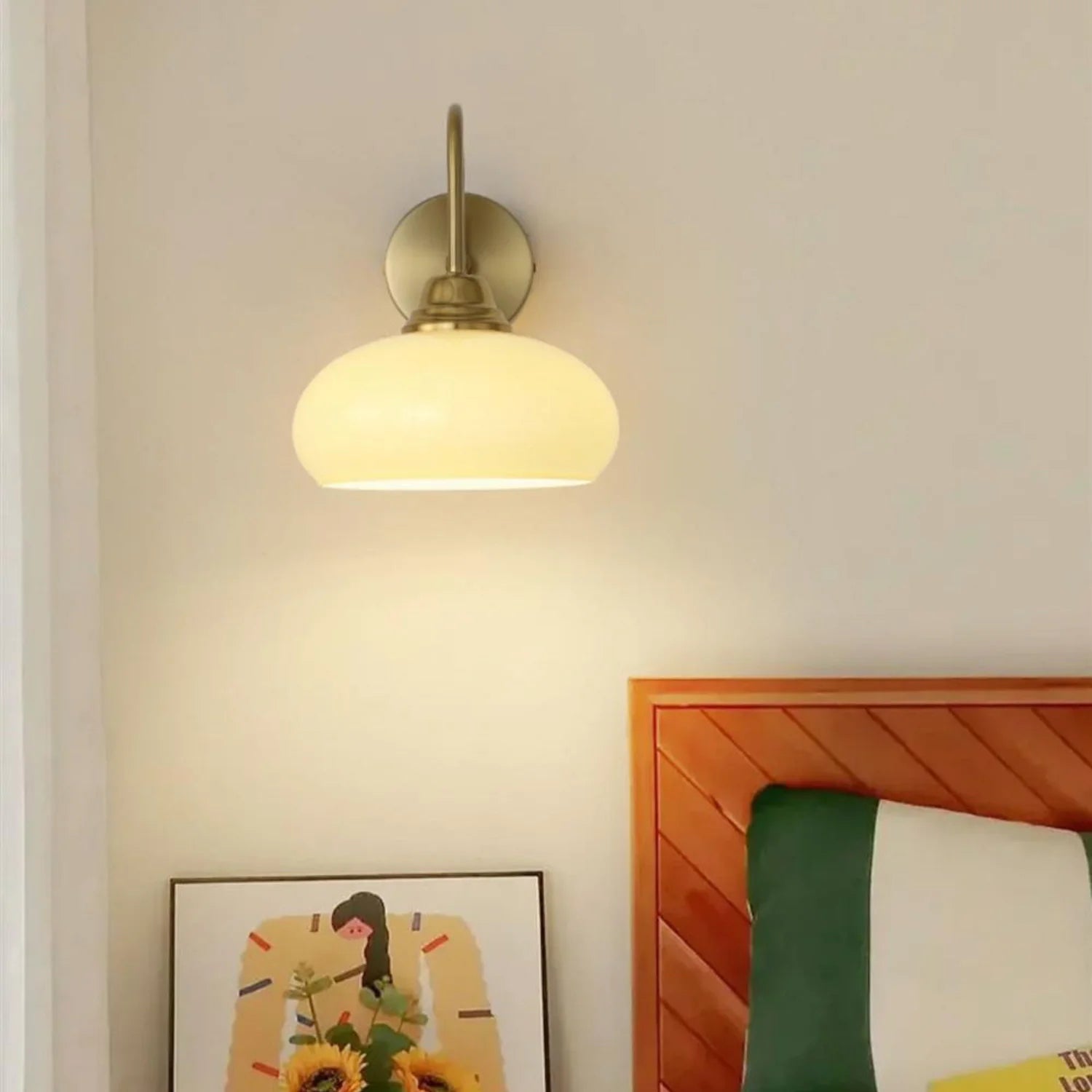 Calypso Bauhaus Curved Glass Wall Lamp (8).webp__PID:b45bd115-d4f8-4176-9ee8-6f81cccb9339