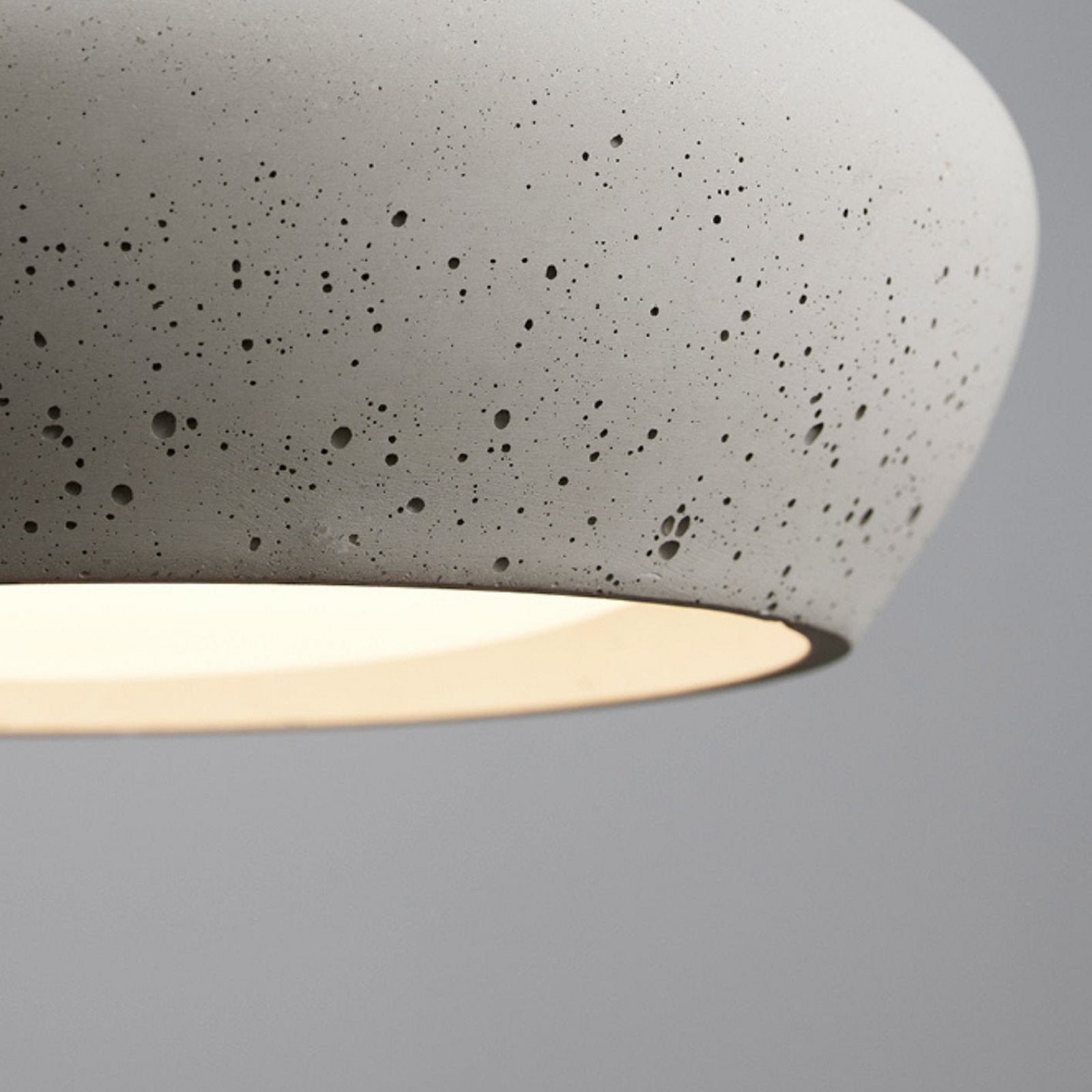Astoria Minimalist Gips-Deckenleuchte – Detail (3).webp__PID:7c9d1028-99f0-48b4-a0b8-c0809df3671a