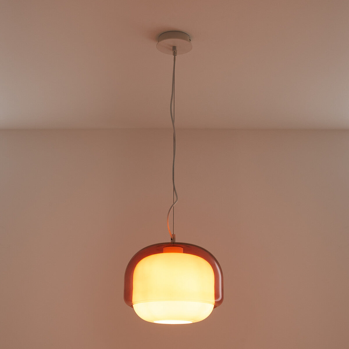 Suspension ronde en verre coloré Sanae Nordic (6).jpg__PID:8c2118d9-e57e-4b58-b58b-e5ae25482655