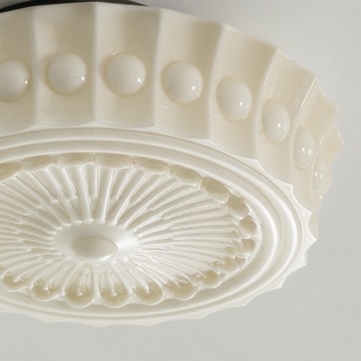 Detailaufnahme des Eira-Formglasreliefs
