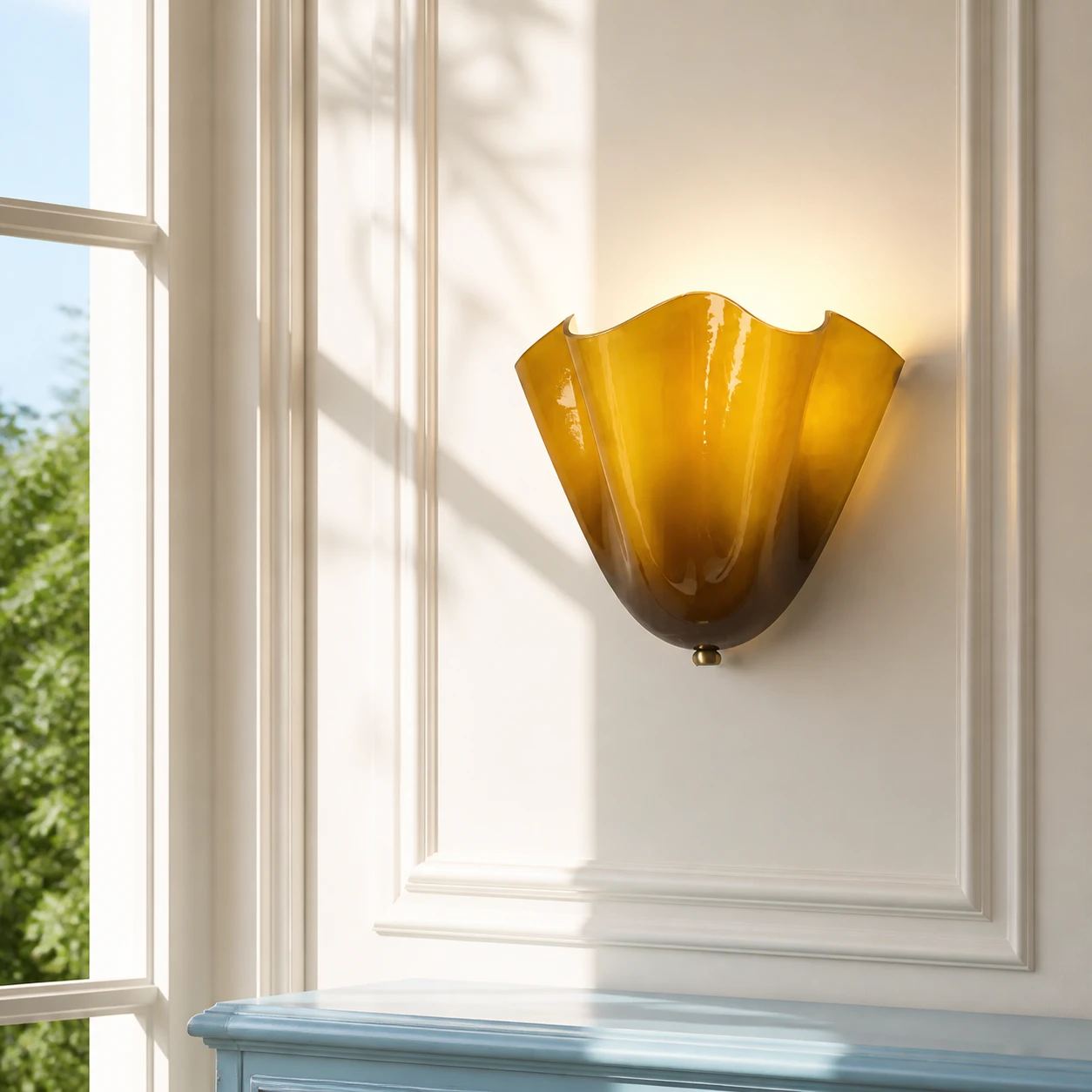 Hett vintage glass wall sconce close view