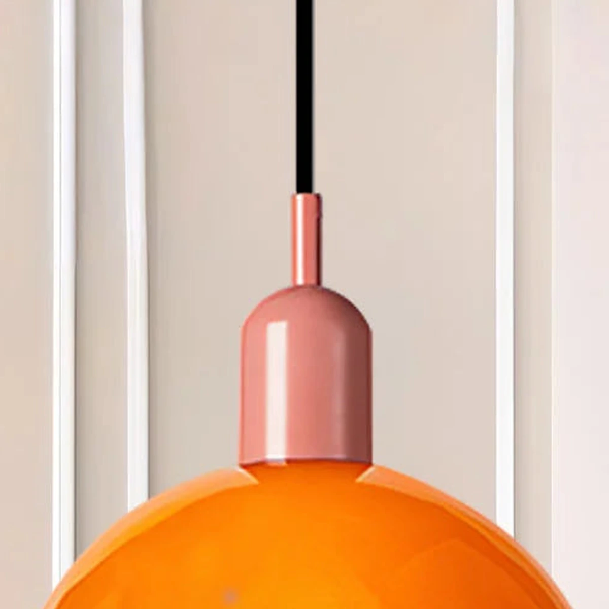 Aurelia pink cylindrical body and suspension cord detail