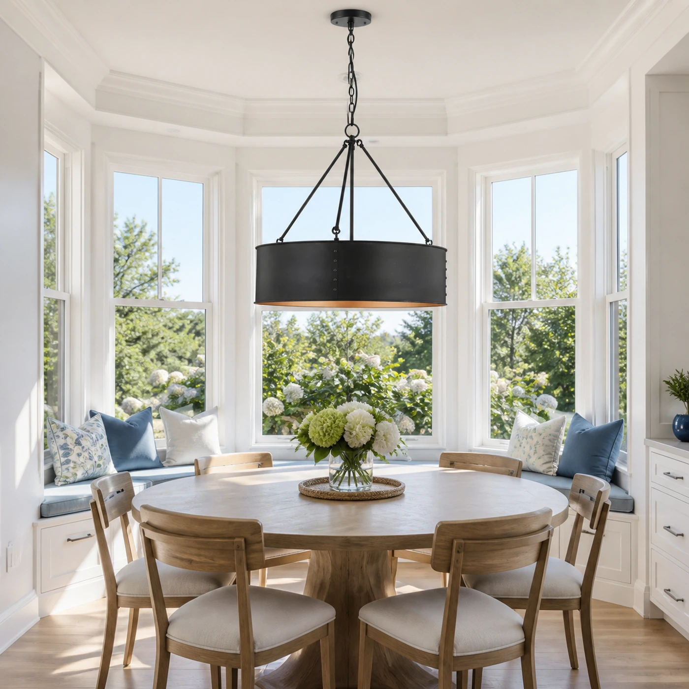 Round breakfast room